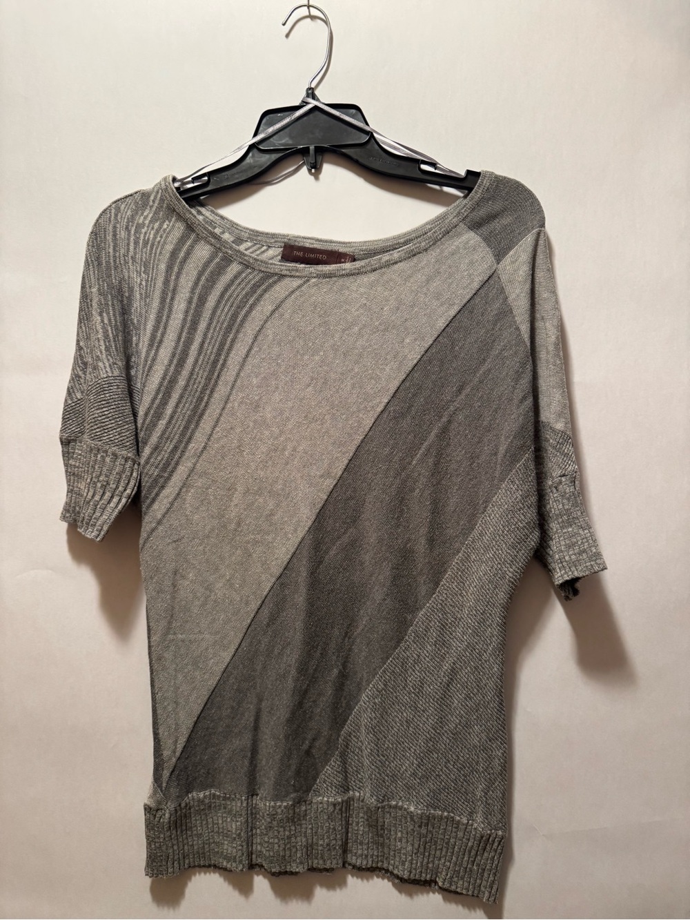 The Limited Gray Multi-Tone Short Sleeve Knit Top medium